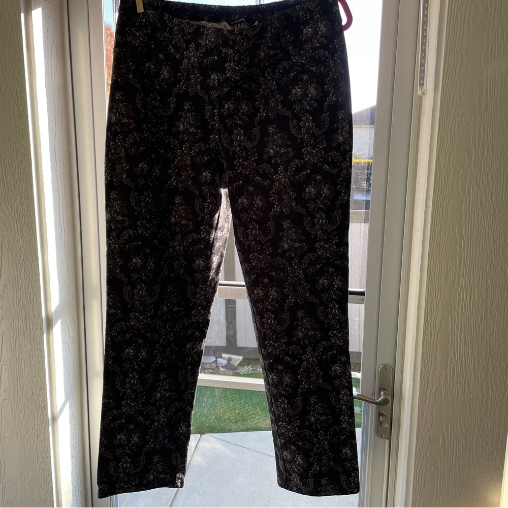 Isaac Mizrahi pants. Size 16. Black with off white pattern.